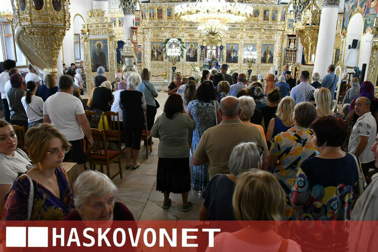Хасковлии почетоха Голяма Богородица в препълнен храм