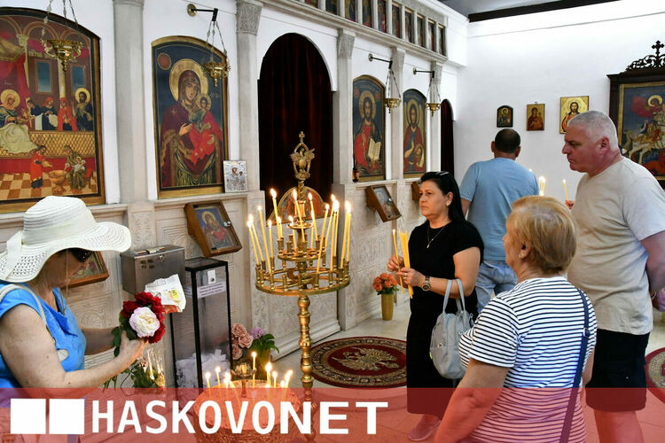 Хасковлии почетоха Голяма Богородица в препълнен храм