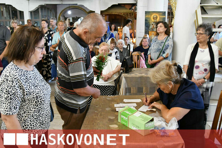 Хасковлии почетоха Голяма Богородица в препълнен храм
