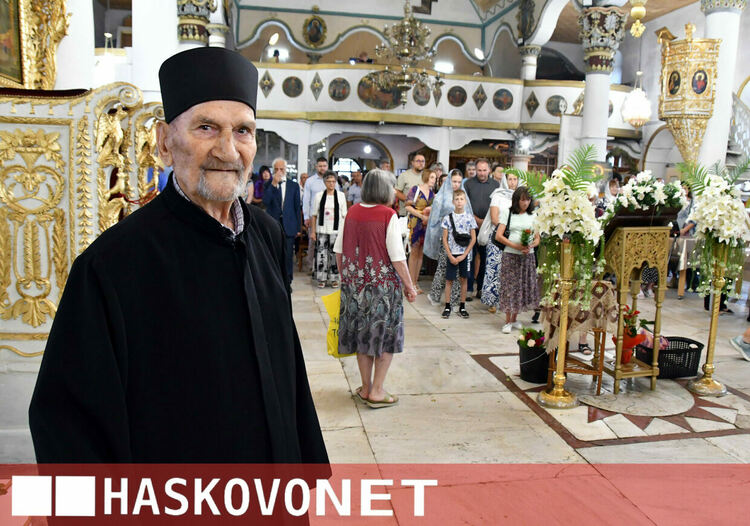 Хасковлии почетоха Голяма Богородица в препълнен храм