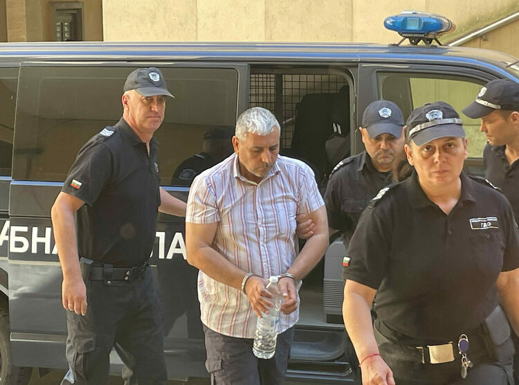 Постоянен арест за шофьор, опитал да пренесе над 43 кг кокаин за милиони през границата