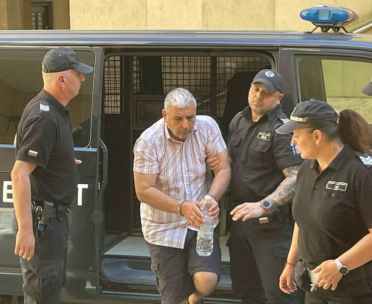 Постоянен арест за шофьор, опитал да пренесе над 43 кг кокаин за милиони през границата