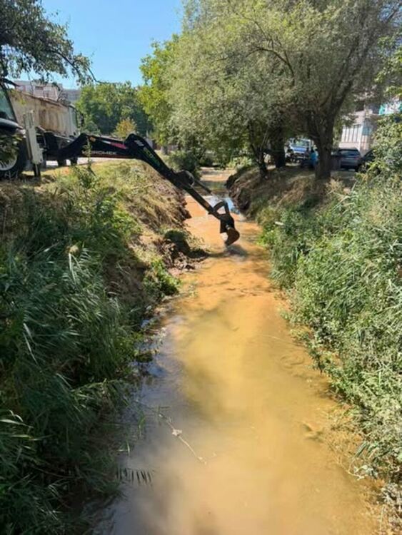 Започна почистване на коритото на река Бучащица в района на ул. &bdquo;Рашо Димитров&ldquo;