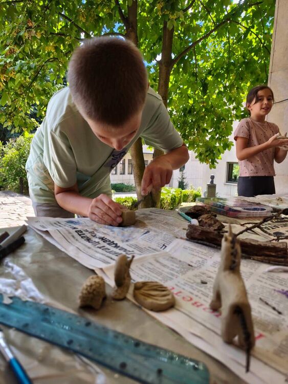 Глината и природата се превръщат в изкуство: талантливи деца подготвят финална изложба в Смолян (Галерия) 