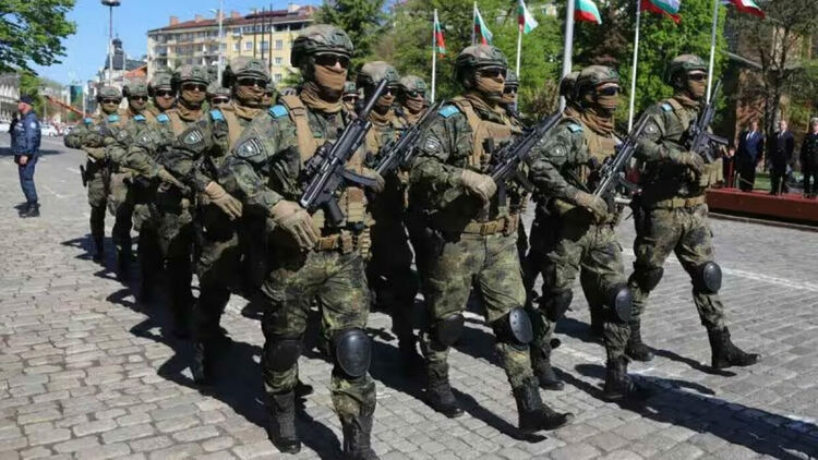Български военни на 6 май