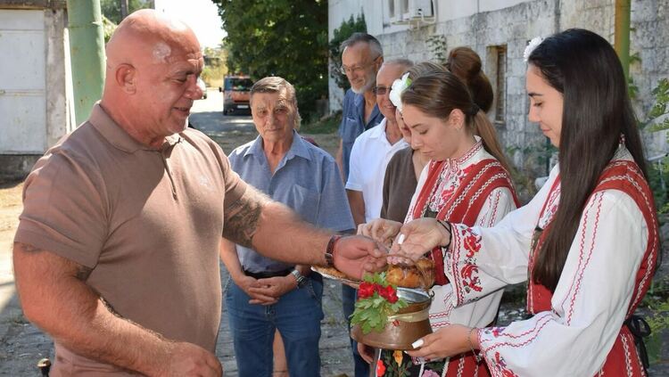 От рушащ се терен до модерна сцена: Тополовград инвестира в децата