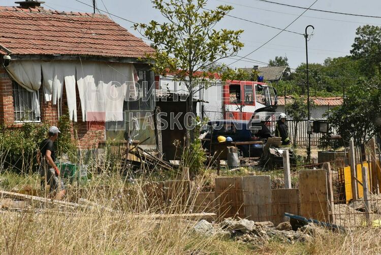 Искри от електрожен подпалиха двор във вилна зона &bdquo;Орфей&ldquo;