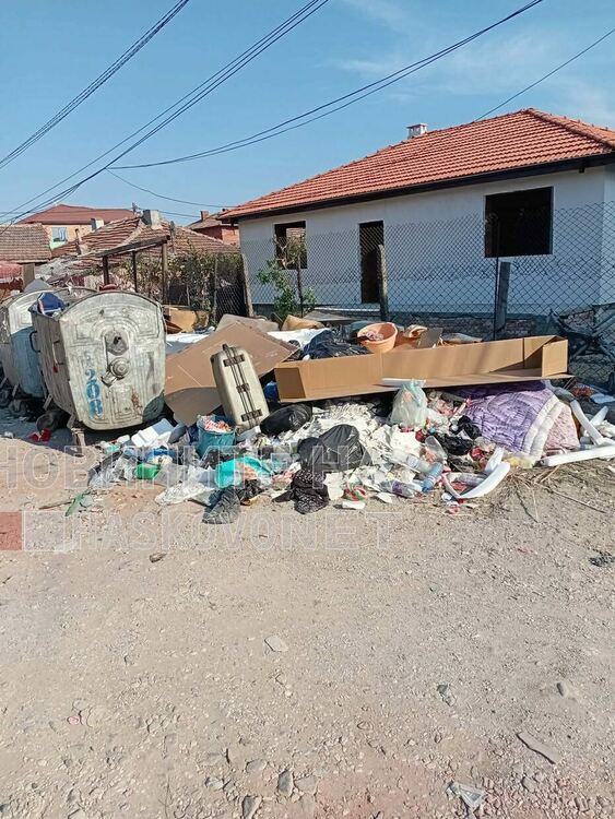 Жители на кв. &bdquo;Република&ldquo; се оплакват от недостиг на контейнери за смет