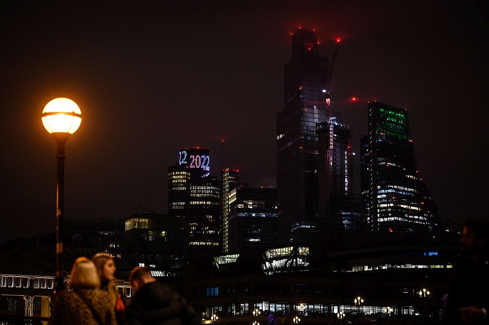 Светът приветства 2022 година 