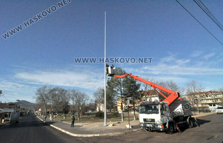 18-метров пилон за трибагреник издигнаха в Конуш - Haskovo.NET