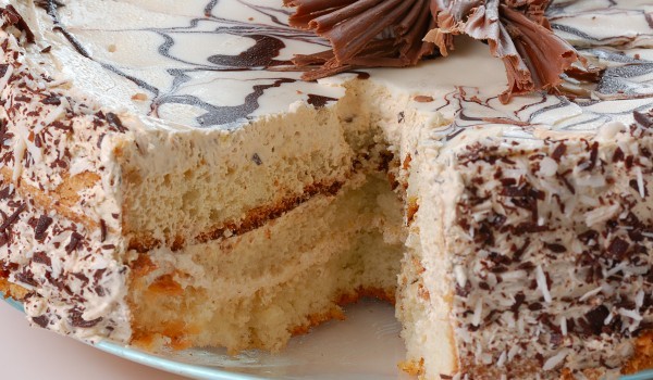 Торта със сметана и бял шоколад