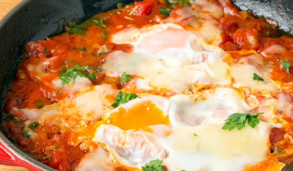 Яйца със средиземноморски зеленчуци
