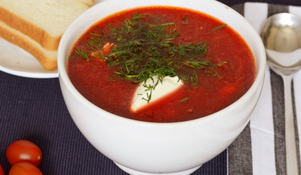 Супа от червен лук и червено цвекло
