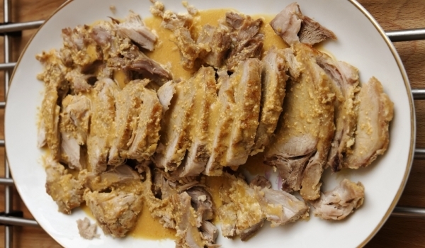 Свинско месо със сметана и хрян
