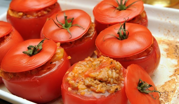 Пълнени домати с риба по сицилиански